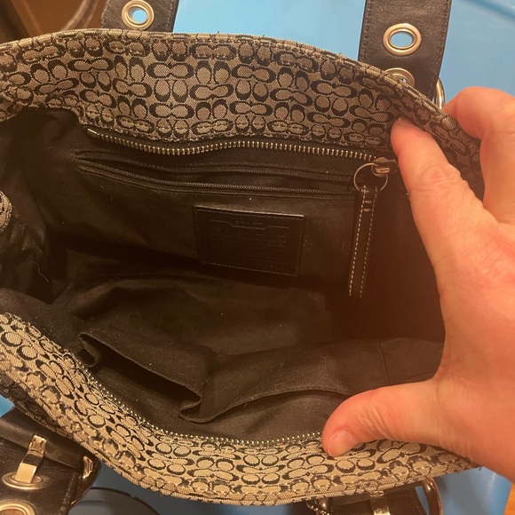 Authentic Coach SOHO Pleated Signature Black Satchel Serial C0867-F12310 - Picture 4 of 16